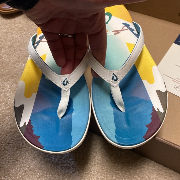 OluKai Ho’opio Pae white - Picture 2 of 4